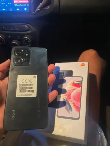 Celular na caixa