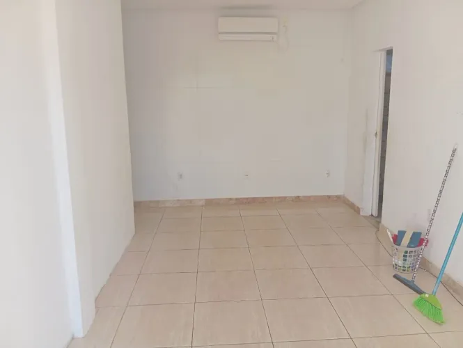 Alugo loja na Aruana 