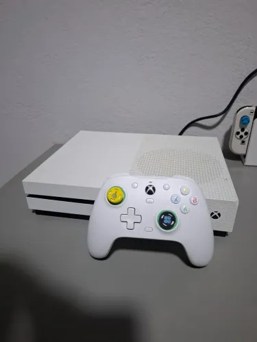 XBOX ONE S - 1TB
