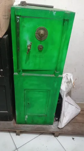 Vendo cofre antigo 
