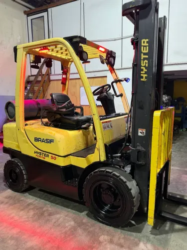 Empilhadeira para 2500 kg 