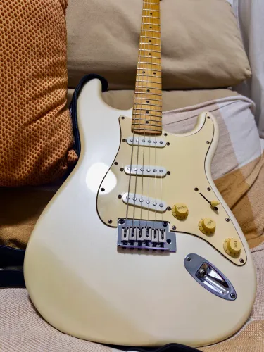 Guitarra Squier Fender Delux 
