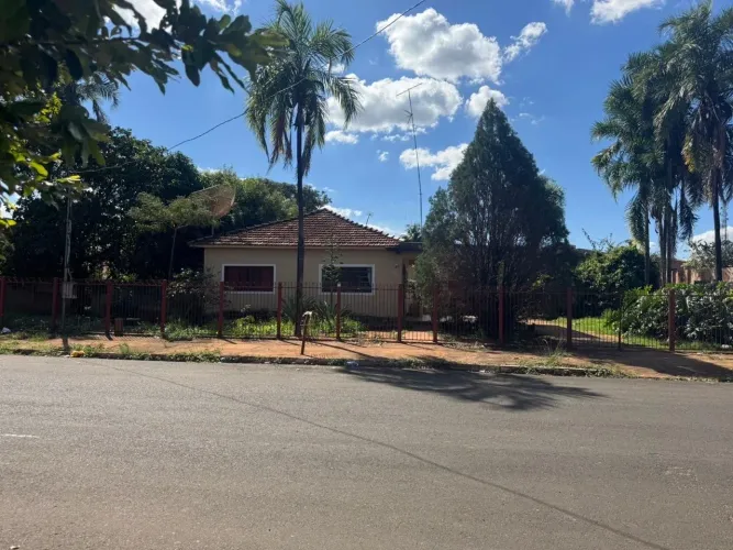 Casa no centro de Fronteira-MG
