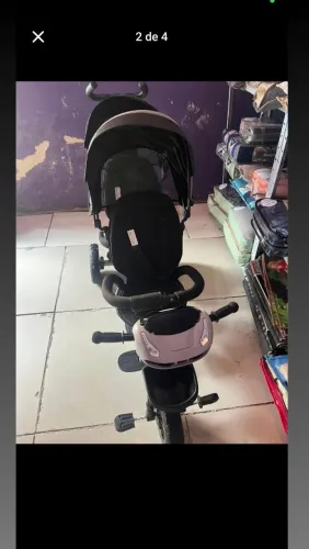 Triciclo Infantil com Capota e Haste Guia - Semi-novo / Ótimo Estado