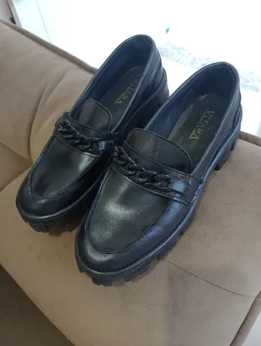 Mocassim feminino preto - solado tratorado