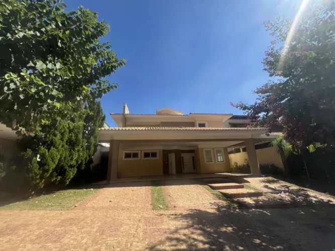 CASA COM 4 SUÍTES AMPLAS NO CONDOMINIO MANACAS