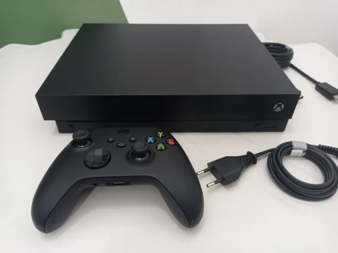 Xbox One X 1 tb novinho com controle de Series. (Aceito Cartão em até 12x).