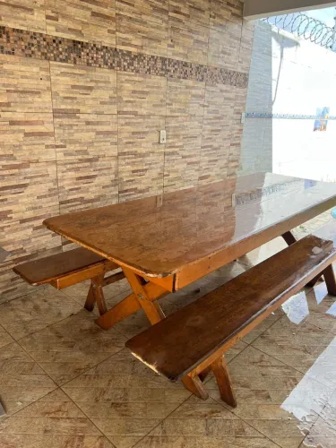 VENDO ESSA MESA GRANDE 2.50x88 EM PERFEITO ESTADO 2.000PRA VENDER HOJE E ACEITO CARTÃO 