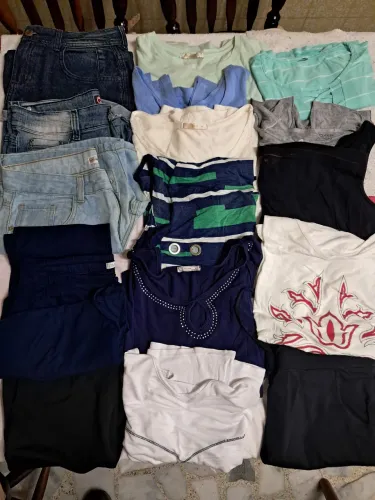 Lote de 16 roupas adultos e adolescentes (masculino feminino, calças, bermudas, camisetas)