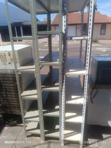 Prateleiras de aço tenho 5 unidades