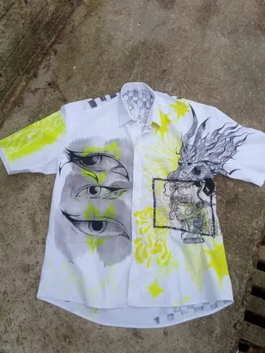 Camisa pintada a mão