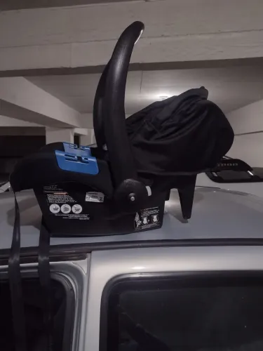 Vendo Bebê conforto extremamente novo
