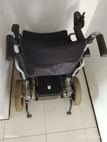 Cadeira de roda elétrica , problema só na bateria R$2.500
