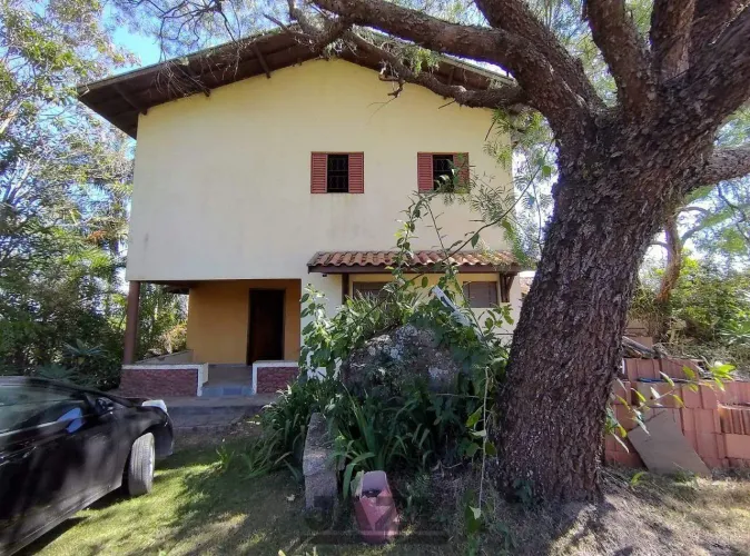 Chácara com 3.000 m² com riacho nos fundos do lote no Parque Valinhos, Valinhos