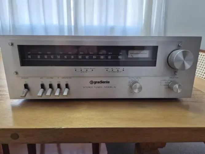 Tuner Gradiente Model 12