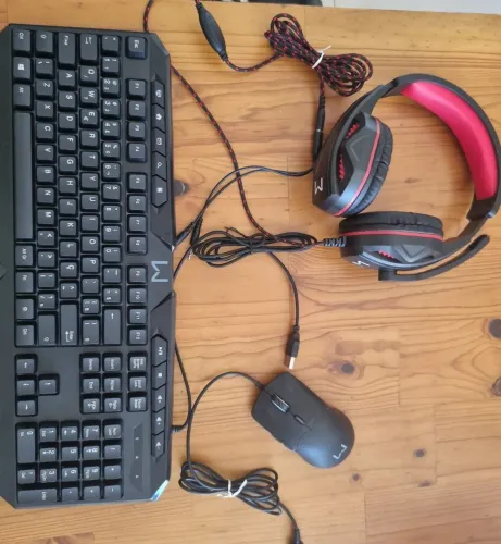 Vendo kit Warrior headset (fone), mouse e teclado.