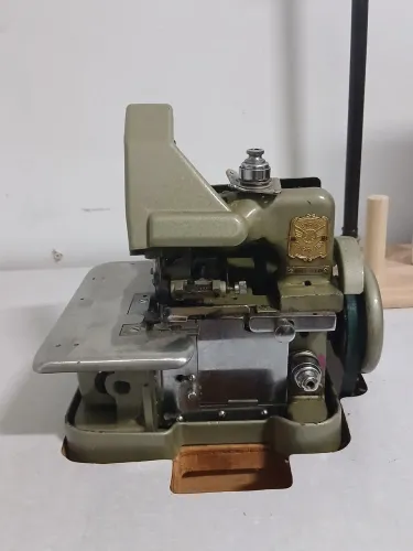 Máquina de Costura Overlock
