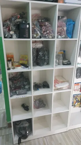 COLMEIA EXPOSITORA BRANCA EM MDF