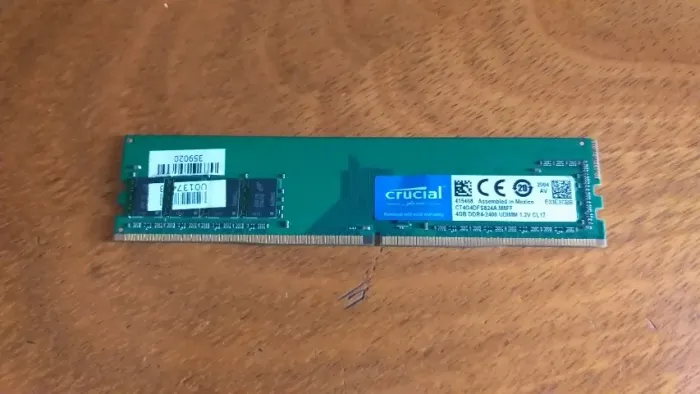 Memória Crucial 4GB DDR4-2400