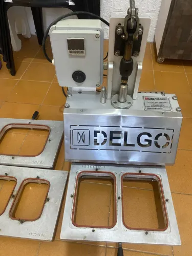 Seladora manual de bandejas/marmitas DELGO