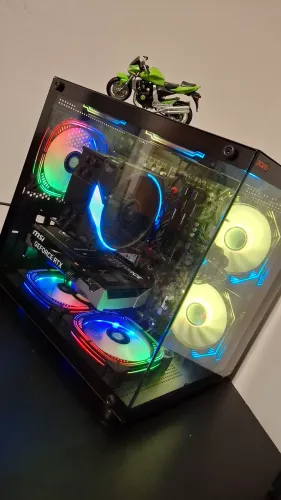 PC GAMER / Ryzen 5700x | RTX 5060 MSI | RAM 2x8 | SSD NVME 500GB