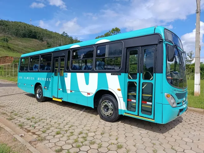 Ônibus urbano curto