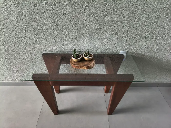 Mesa Baixa de Madeira Angelim com Tampo de Vidro