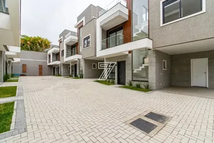 Sobrado em Condominio a venda Agua Verde com 137 m com 3 quartos 2 vagas garagem