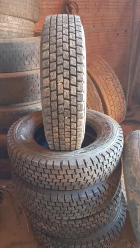 Pneus de caminhão Radial 215/75 R15 semi-novo