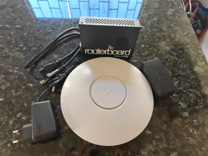Mikrotik RB450G + AP Unifi AP UAP