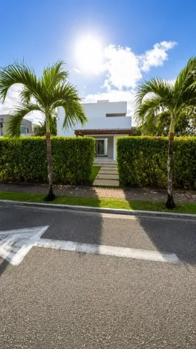 Casa de Alto Padrão Beira-Mar | 440m² | 15x36 | Aceita Apartamento
