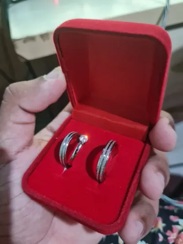 Par Aliança Anatômica Prata 4mm Diamantada De Namoro + Anel