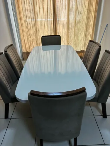 Mesa de jantar - 6 lugares ( acompanha 6 cadeiras)