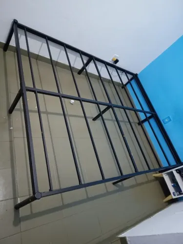 Cama/estrado de ferro