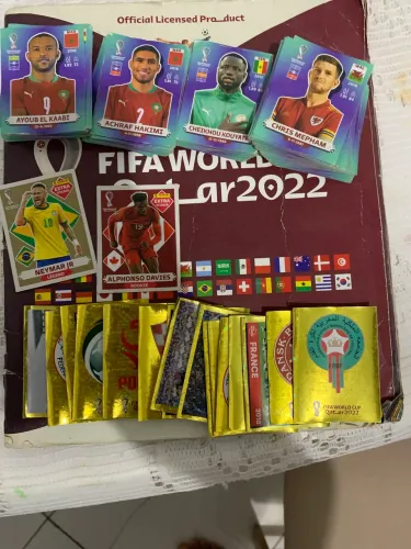 ÁLBUM DE FIGURINHA DA COPA DO MUNDO DE 2022 + NEYMAR DOURADO