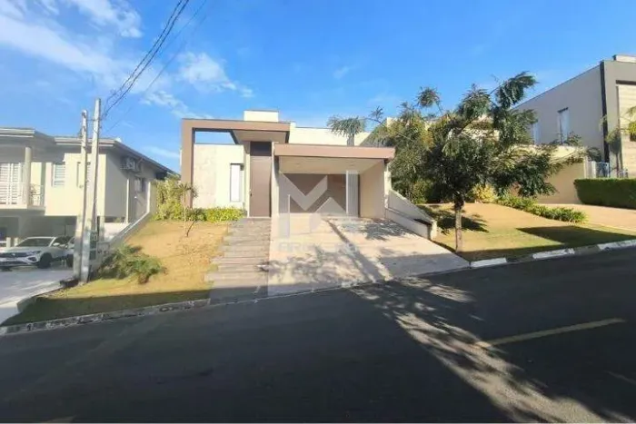 Casa térrea com 03 quartos à venda no Condomínio Terras de São Francisco em Vinhedo/SP