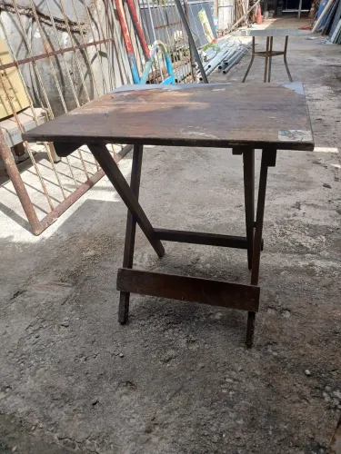 Mesa de madeira dobrável