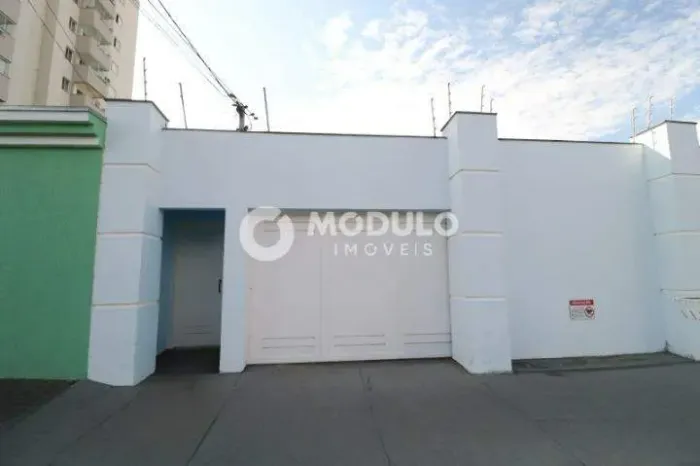 Casa residencial disponível para locação no bairro Presidente Roosevelt!