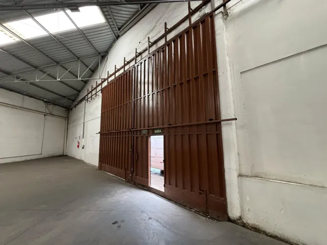 Galpão logístico com docas - 1.470 m² - Juliana