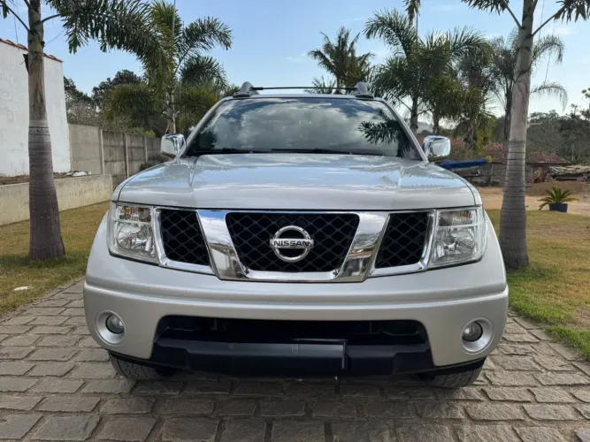 Nissan Frontier LE CD 4X4 2.5 TB Diesel Mec. 2011