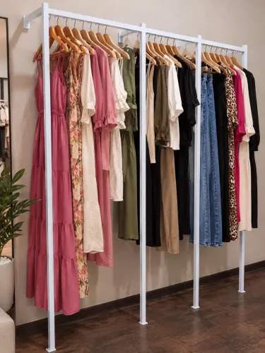 Expositor arara de roupas de parede