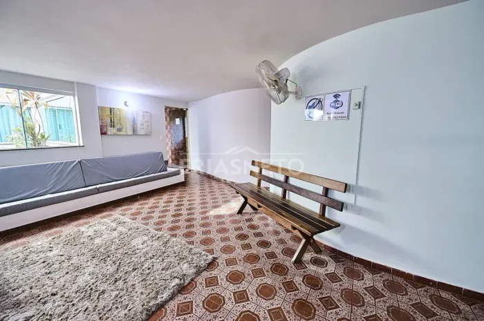 Casa com vocação comercial á venda no bairro Centro