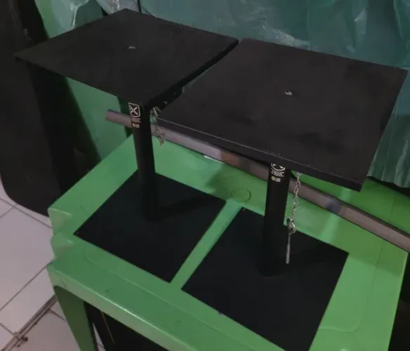 Suportes para monitores de áudio ajustaveis IBOX (25KG)