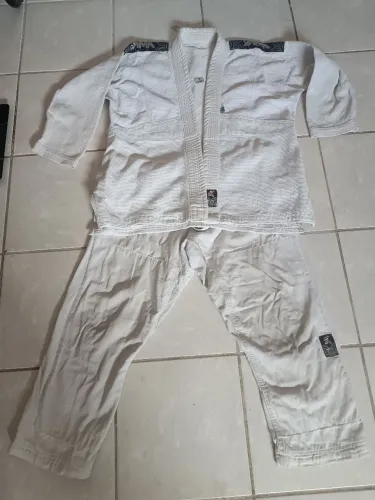 Kimono Venum Jiu-Jitsu A1 (Veste Menor - Ótimo Preço!)