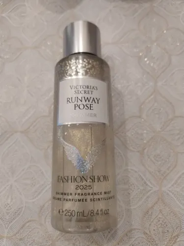Edição limitada da coleção Fashion Show 2025 da Victoria's Secret