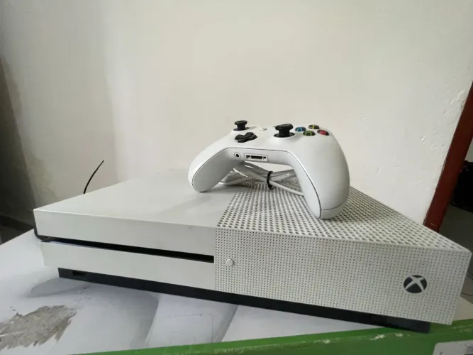 XBOX ONE S 1TB
