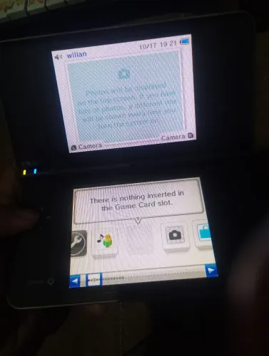 Nintendo ds í xL tá com a caneta e carregador