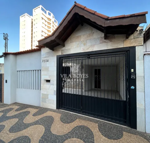 CASA COM 3 DORMITÓRIOS, SENDO 1 SUÍTE, PARA VENDA NA TRADICIONAL VILA INDEPENDÊNCIA - PIRA