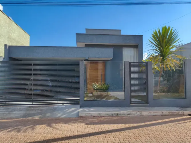 Casa de condomínio para venda tem 180 metros quadrados com 4 quartos