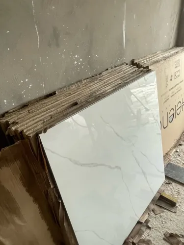 Venda de porcelanato Helena 121x121